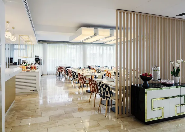 Eurostars Embassy Hotel 4*